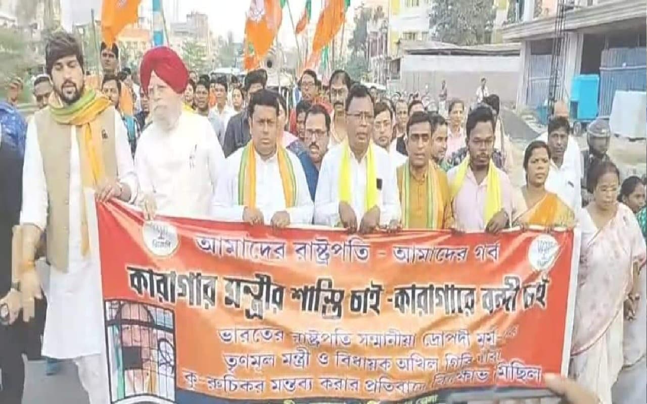 अखिल गिरि के राष्ट्रपति पर बयानबाजी के खिलाफ भाजपा का उबला आक्रोश, जमकर किया  प्रदर्शन