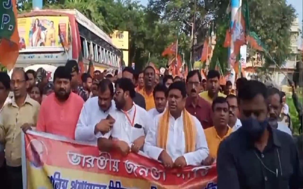 शांतिनिकेतन पहुंचे प्रदेश भाजपा अध्यक्ष, लगे सुकांत मजुमदार गो बैक के नारे, स्थानीय लोगों ने किया हंगामा