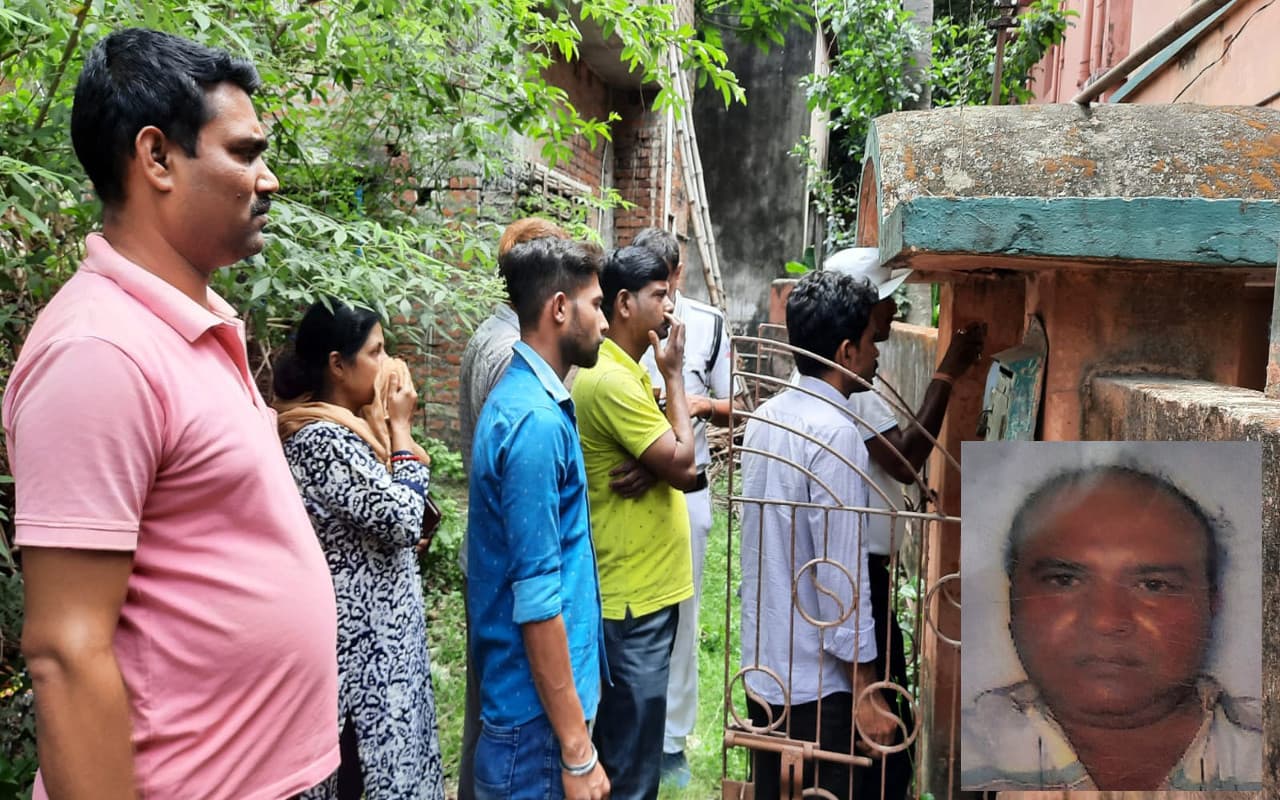 West Bengal News: पश्चिम बर्दवान के पानागढ़ में घर के बाथरूम में मिला एक व्यक्ति का शव, जांच में जुटी पुलिस West Bengal News: पश्चिम बर्दवान के पानागढ़ में घर के बाथरूम में मिला एक व्यक्ति का शव, जांच में जुटी पुलिस