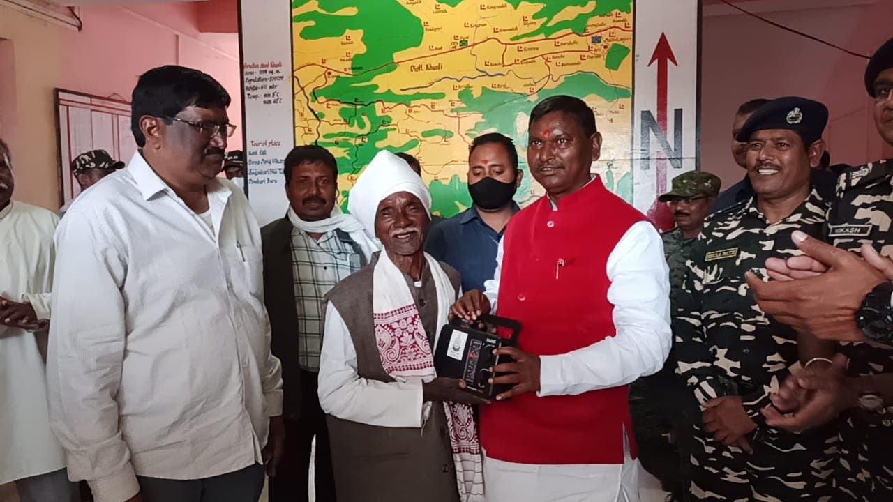 बिरसा मुंडा के वंशज को मिला सम्मान, केंद्रीय मंत्री अर्जुन मुंडा ने आदिवासियों के बारे में कही ये बात