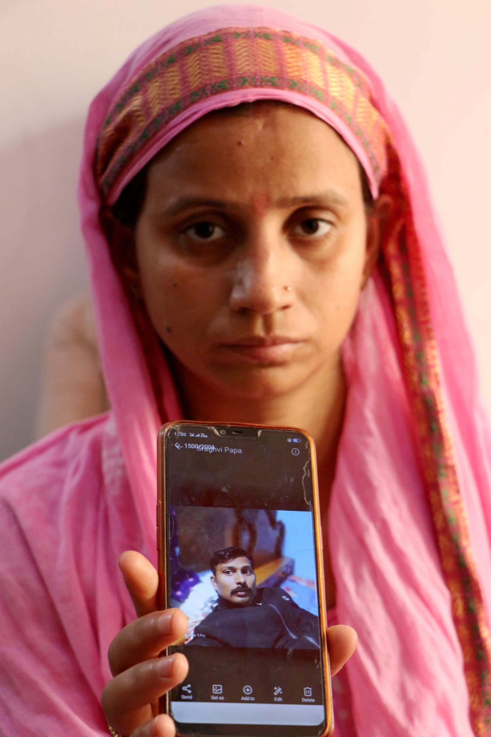 Chhattisgarh Naxal attack : गायब कमांडो हमारे कब्जे में संदिग्ध फोन करने वाले का दावा, पत्नी ने पीएम मोदी से लगायी गुहार