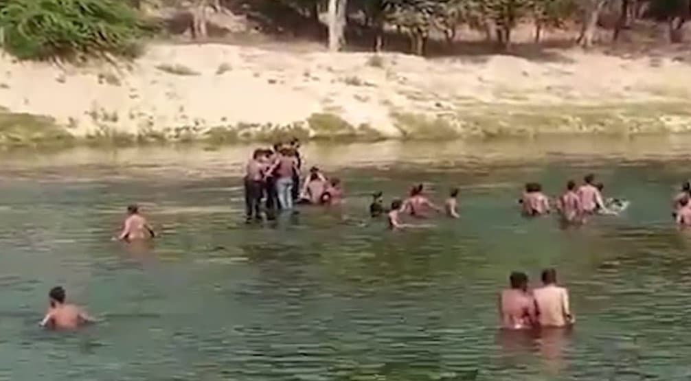 Sultanpur: सीताकुंड घाट में डूबकर चार युवकों की मौत, क्षेत्र में फैली सनसनी, मृतक के परिजनों को 4-4 लाख मुआवजा