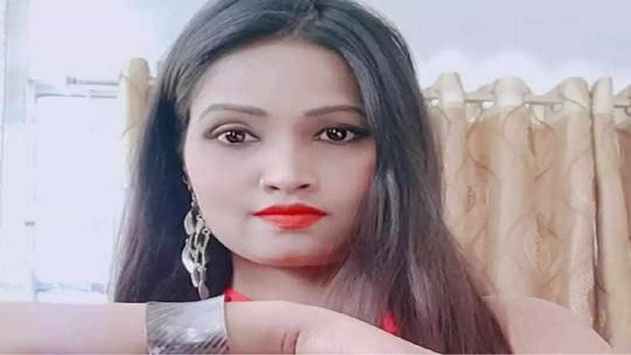 भोजपुरी अभिनेत्री सुमन कुमारी गिरफ्तार, मॉडल को देह व्यापार के दलदल में धकेलने का लगा है आरोप भोजपुरी अभिनेत्री सुमन कुमारी गिरफ्तार, मॉडल को देह व्यापार के दलदल में धकेलने का लगा है आरोप
