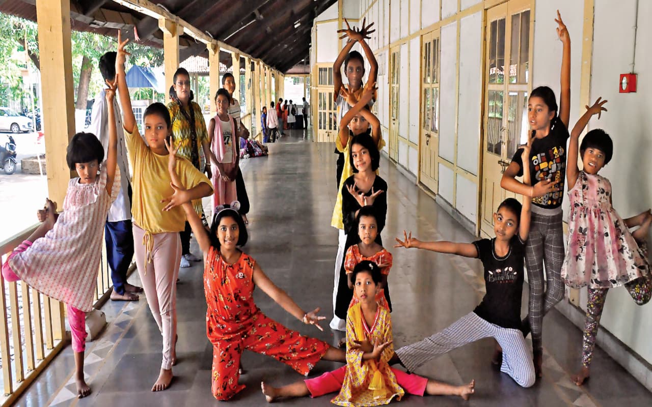 Summer Camp: रांची के ऑड्रे हाउस में लगा क्रिएटिव समर कैंप, 250 से अधिक प्रतिभागी ले रहे प्रशिक्षण