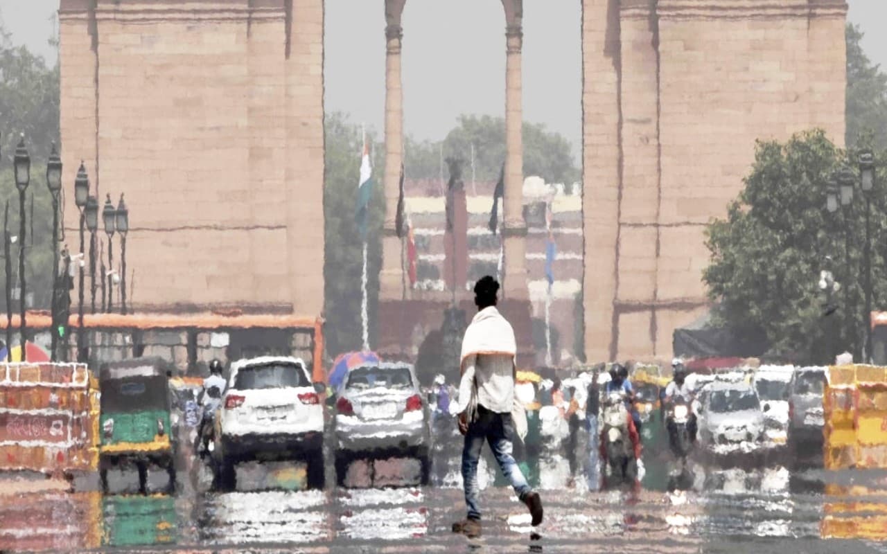 Weather Forecast: दिल्ली में तापमान 32 डिग्री के पार, राजस्थान में हो सकती है बारिश