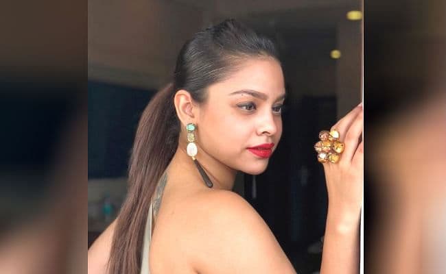 Kapil Sharma Show की 'भूरी' बिकिनी में दिखी बेहद स्टनिंग, सुमोना की पूल फोटोज हो रही वायरल