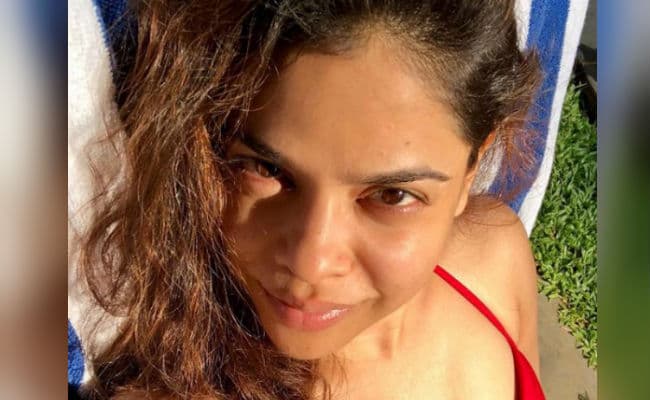 The Kapil Sharma Show : सुमोना चक्रवर्ती की इस तसवीर पर आया फैंस का दिल, कपिल शर्मा की 'भूरी' रेड ड्रेस में दिखीं बेहद बोल्‍ड