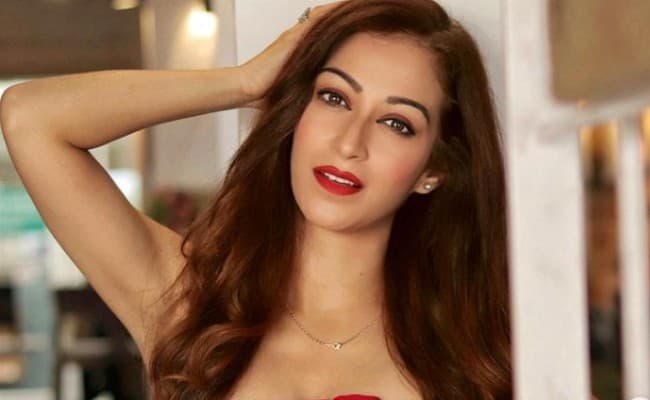 Taarak Mehta Ka Ooltah Chashmah : 'अंजली भाभी' ने रेड ड्रेस में कराया बोल्‍ड फोटोशूट, फैंस ने कमेंट में लिखा,' आप समंदर की बात...'