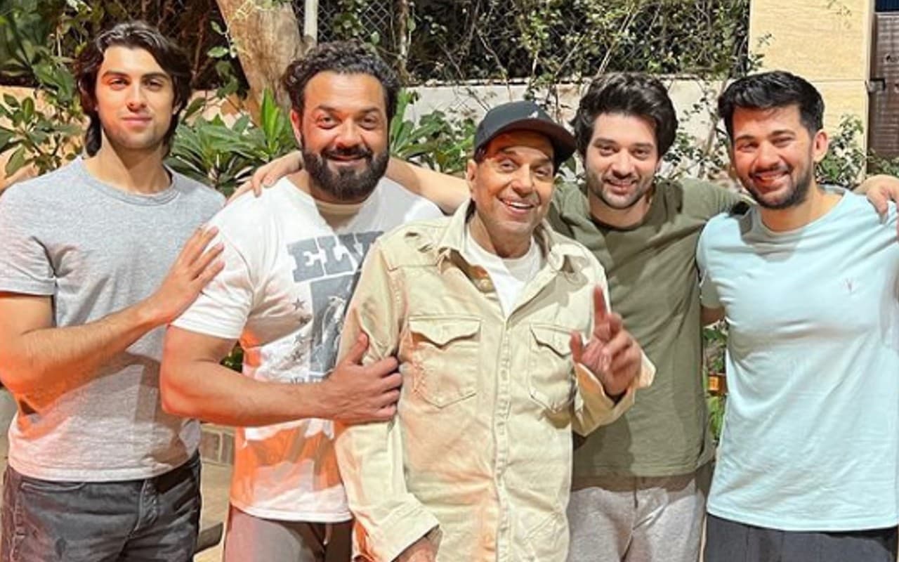 धर्मेंद्र ने बेटे बॉबी और पोते करण, राजवीर के साथ यूं मनाई लोहड़ी, सनी देओल ने किया ऐसा कमेंट, जो हो रहा वायरल