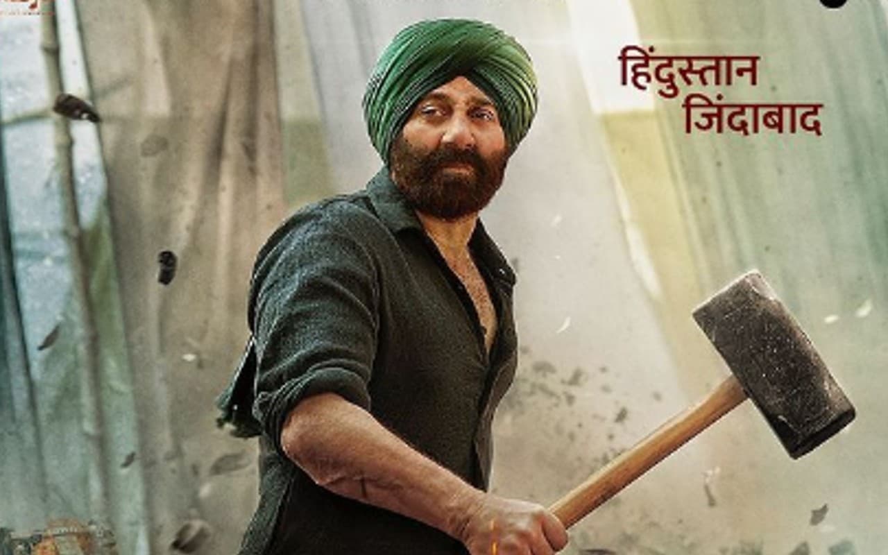 Gadar 2: हाथ में हथौड़ा लिए तारा सिंह दिखे एक्शन मोड में, फिल्म का फर्स्ट लुक आया सामने, इस दिन होगी रिलीज