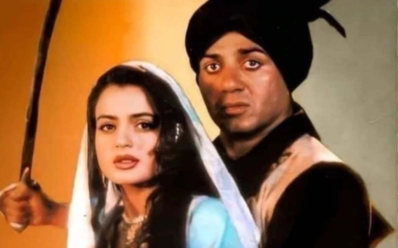 Gadar 2: क्यों अमीषा पटेल का हाथ थामते ही सनी देओल का हो गया था बुरा हाल, सरेआम कह दी ऐसी बात