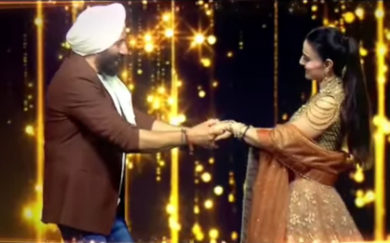 Gadar 2: स्टेज पर सकीना संग रोमांटिक डांस करते दिखे तारा सिंह, सनी देओल-अमीषा को देख बॉबी ने दिया ऐसा रिएक्शन