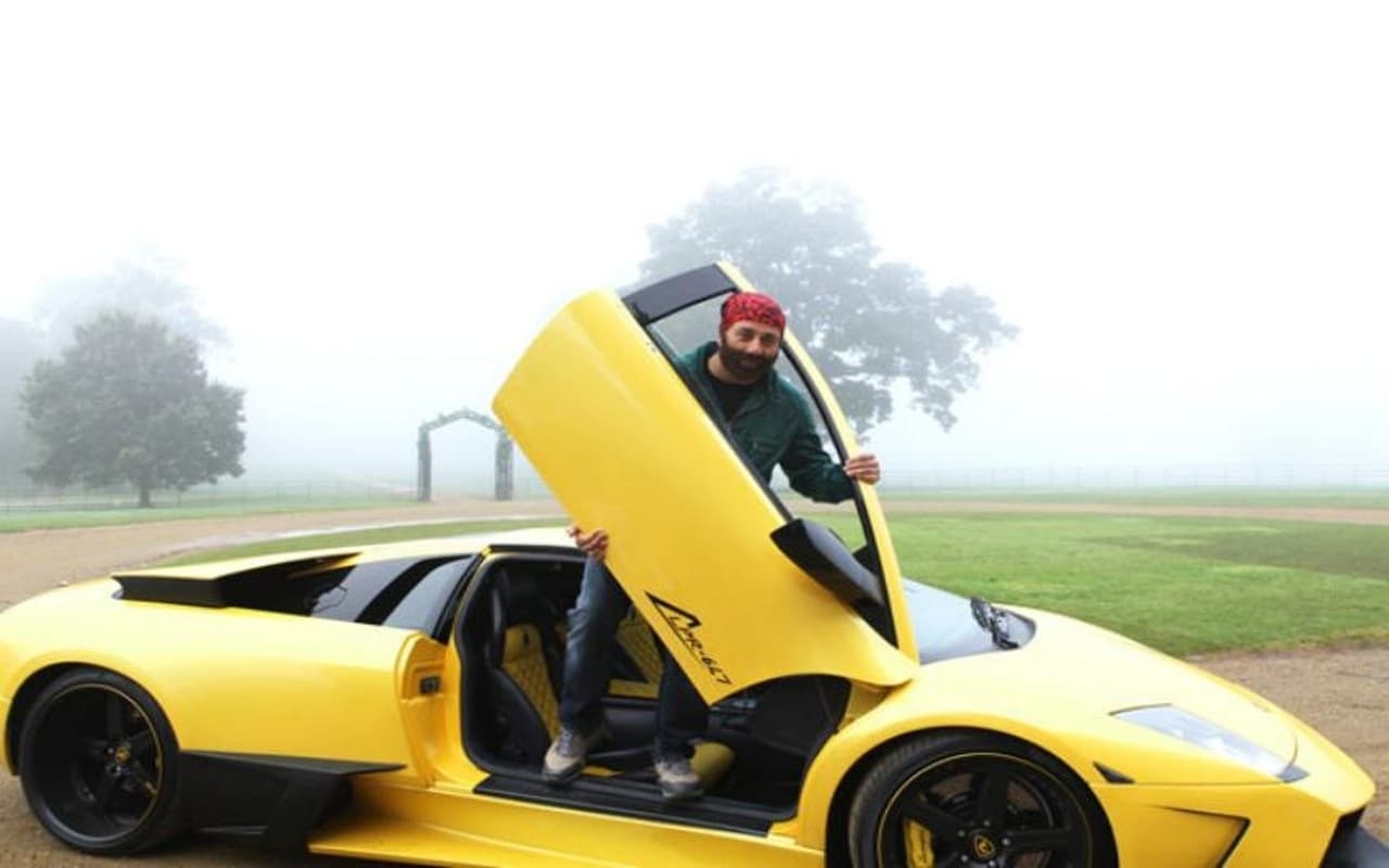 Gadar-2 Sunny Deol: लैंडरोवर से लेकर मर्सिडीज तक 'तारा सिंह' के बेड़े में मौजूद है एक से बढ़कर एक कारें