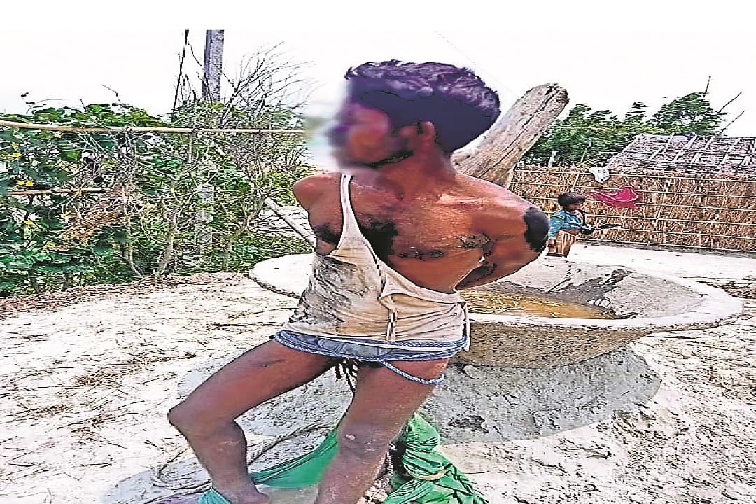 सुपौल में युवक की खूंटे से बांधकर पिटाई, महिला से छेड़छाड़ के आरोप में पंचायत ने सुनायी सजा