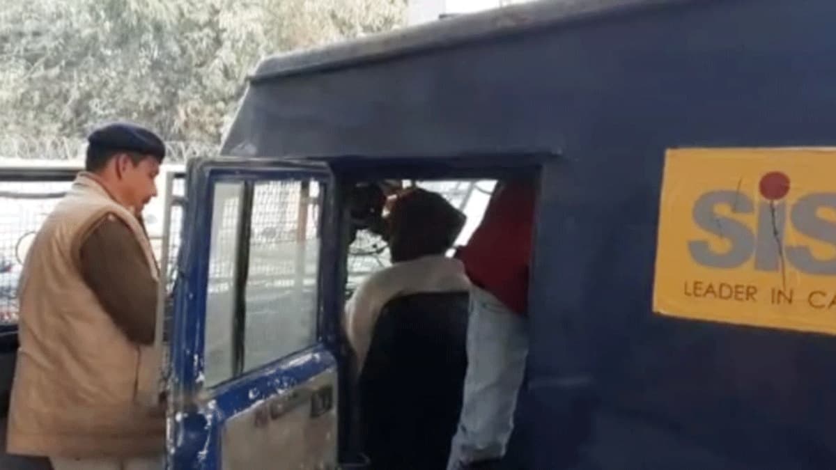 तकनीशियन और गार्ड डाल रहे थे ATM में पैसा, चालक कैश वैन से 16 लाख रुपये लेकर फरार, अब खोज रही पटना पुलिस