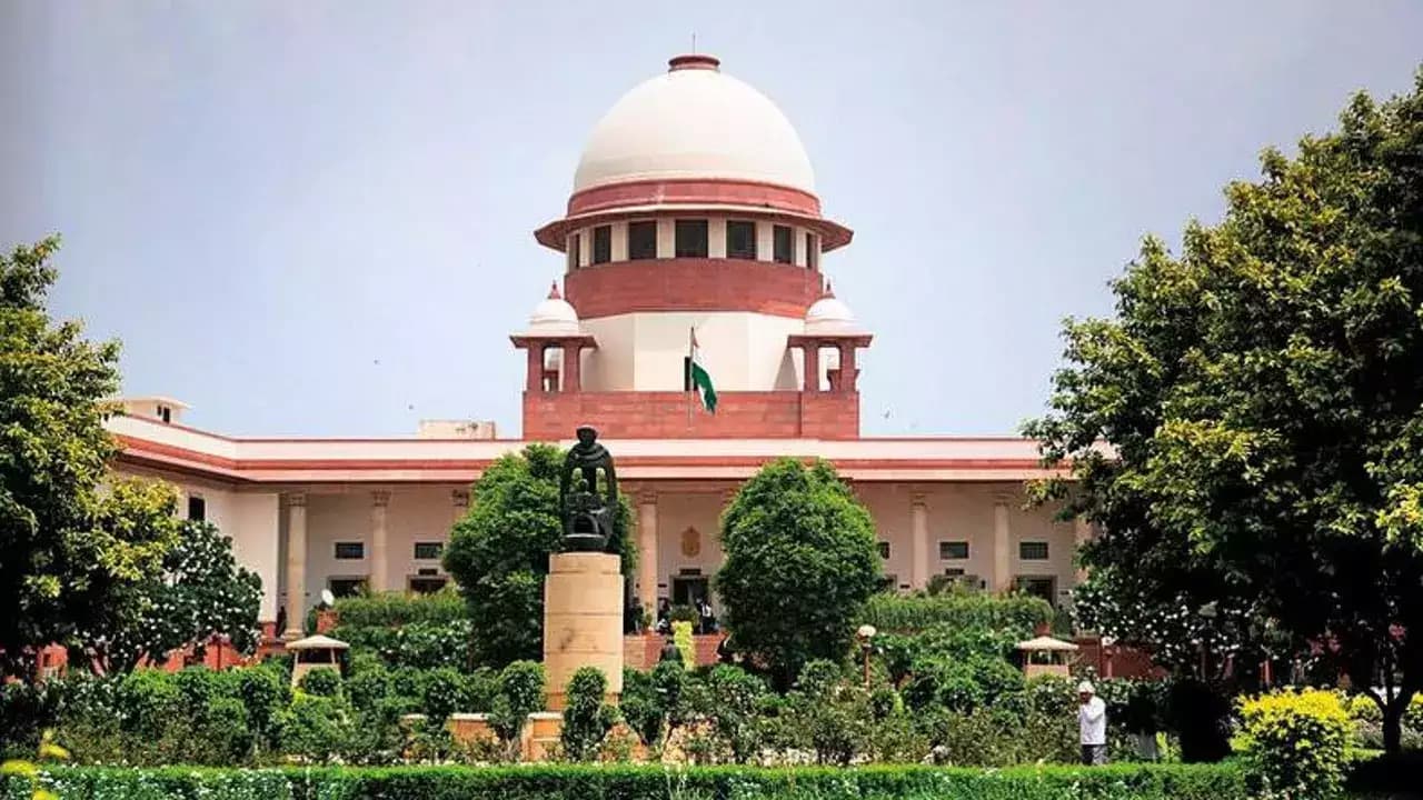 जम्मू-कश्मीर से अनुच्छेद 370 हटाने के खिलाफ दायर याचिकाओं पर सुनवाई करने के लिए सुप्रीम कोर्ट सहमत