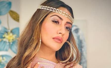 सुरभि चंदना शीशे के सामने खुद को यूं निहारती आईं नजर, स्लिट गाउन में दिखा बोल्‍ड अंदाज, Photo Viral