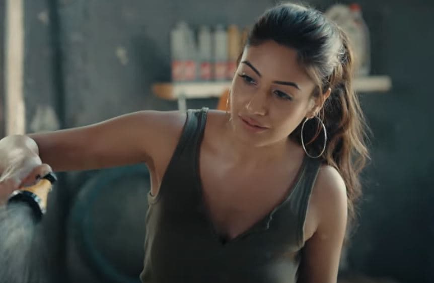 सुरभि चंदना और शरद मल्‍होत्रा का न्यू सॉन्‍ग 'Bepanah Pyaar' रिलीज, रोमांटिक केमिस्‍ट्री ने जीता फैंस का दिल