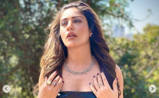 सुरभि चंदना ने क्रॉप टॉप में कराया बोल्‍ड फोटोशूट, सोशल मीडिया पर वायरल हो रही इन तसवीरों पर दिल हार बैठे फैंस, Viral Photos