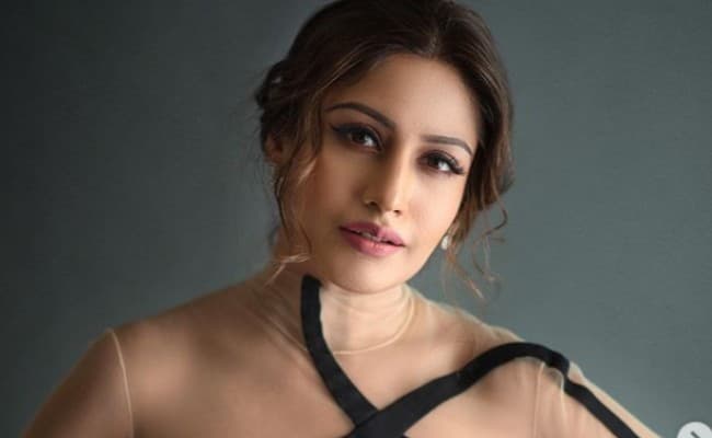 सुरभि चंदना ने ट्रांसपेरेंट ड्रेस में कराया Bold Photoshoot, फैंस ने कमेंट में लिखा खूबसूरती का सीक्रेट क्‍या है