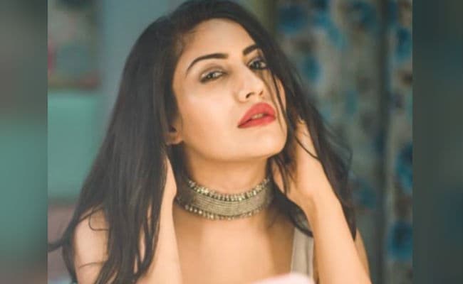 सुरभि चंदना ने बाथटब में कराया बोल्‍ड फोटोशूट, सोशल मीडिया पर वायरल हो रही इन तसवीरों पर आया फैंस का दिल...