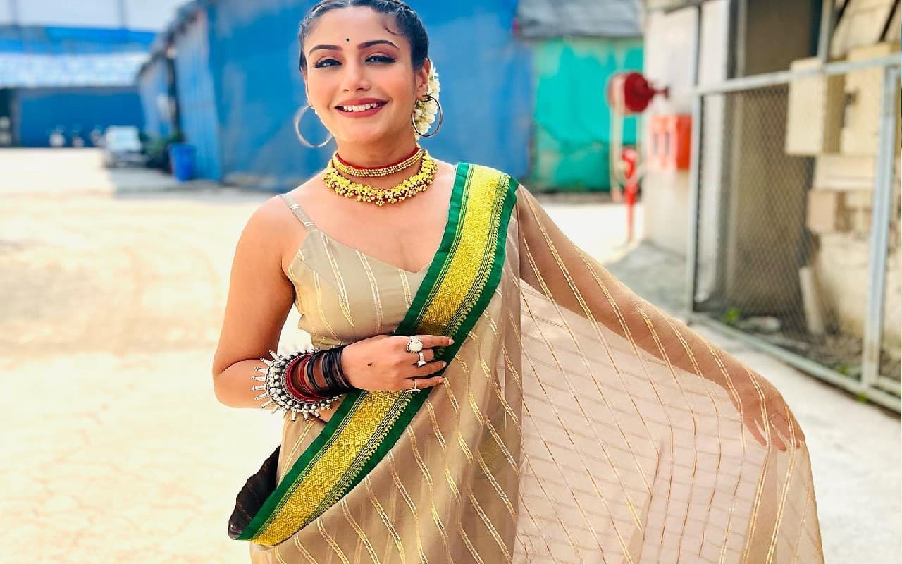 Surbhi Chandna: टीवी की नागिन सुरभि चंदना ने साड़ी पहन ढाया कहर, शोख अदाएं देख मदहोश हुए फैंस