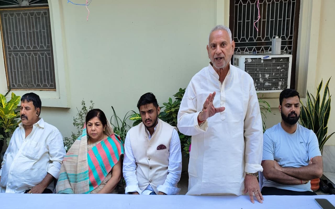 पलामू में लीज नवीकरण की दर में वृद्धि का मामला गरमाया, मेदिनीनगर की मेयर और पूर्व चेयरमैन हुए आमने-सामने