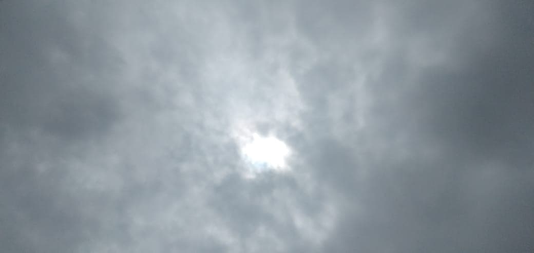 आसमान में मंडरा रहे बादल, मुजफ्फरपुर में हल्की बारिश के आसार, धूप नहीं निकलने से सब्जी को नुकसान