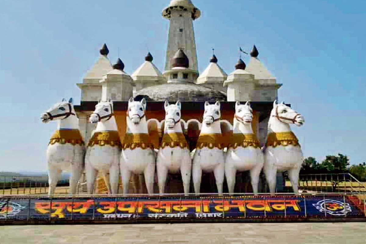 आस्था का केंद्र है झारखंड का ये सूर्य मंदिर, दूर से ही भक्तों को करता है आकर्षित, छठ महापर्व पर उमड़ती है भीड़