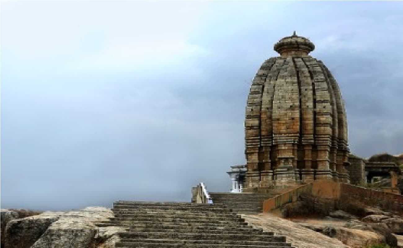 छठ महापर्व के अवसर पर बिहार के इस मंदिर में लगता है भव्य मेला, सूर्य के तीन रूपों की होती है पूजा