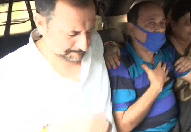 बेटे को अंतिम विदाई देने सुशांत सिंह के पिता पटना से रवाना, मुंबई में होगा अंतिम संस्कार