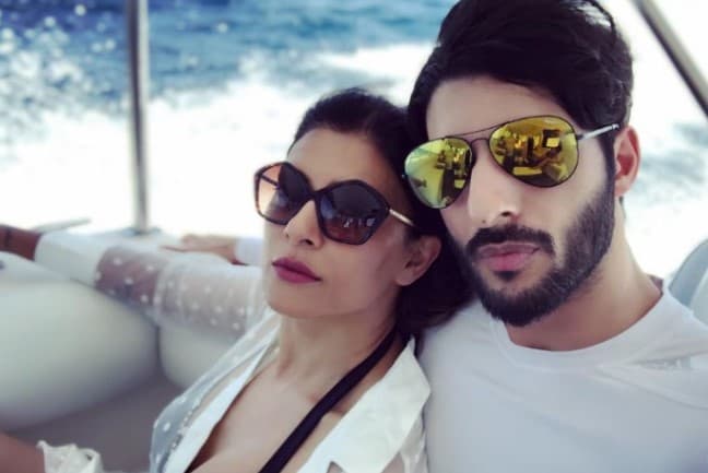 बॉयफ्रेंड रोहमन का हाथ थामे इस अंदाज में दिखीं सुष्मिता सेन, लेकिन इस वजह से हो गईं ट्रोल, PHOTOS