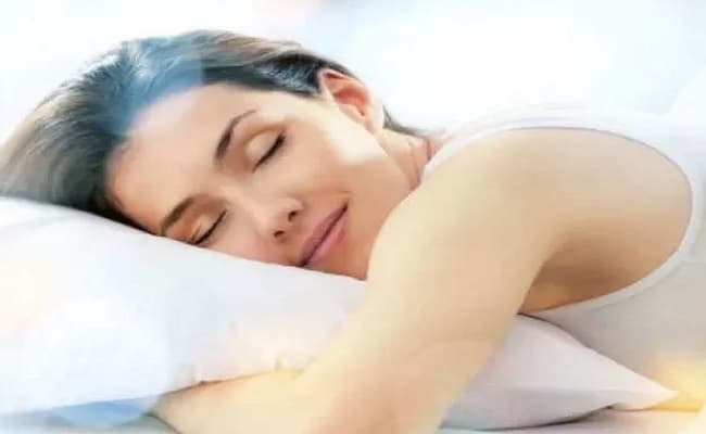 Swapan Shastra: सपने में ऐसी लड़की देखने पर मिलता है धन लाभ, जानिए क्या है मान्यता...