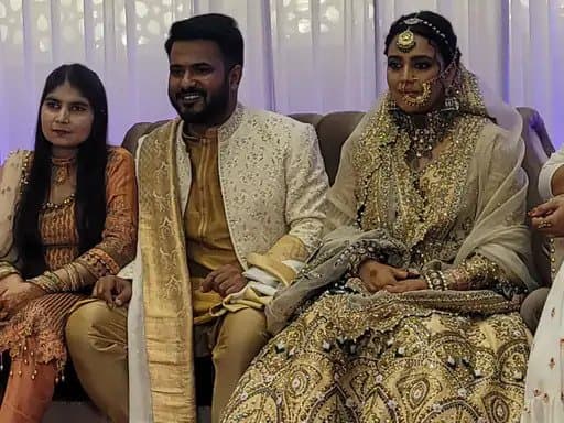 बरेली में स्वरा भास्कर-फहद की रिसेप्शन पार्टी, सेल्फी लेने के लिए लोगों में होड़, पहुंची सियासी हस्तियां