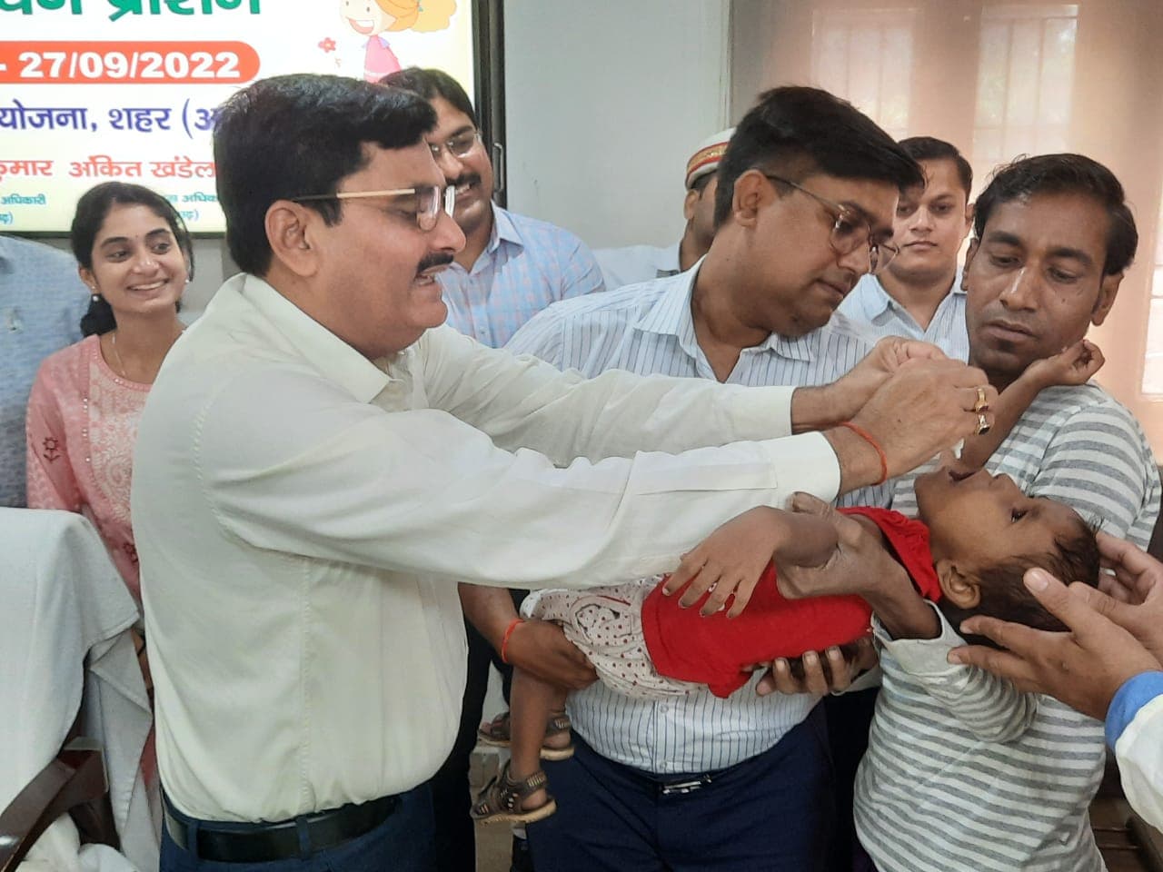 अलीगढ़ में 1732 बच्चों को पिलाया गया सोना, क्यों पिलाई जाती हैं स्वर्ण प्राशन में गोल्ड की 2 बूंद