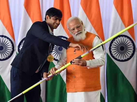 नीरज चोपड़ा का चूरमा प्रेम देख डरे PM Modi, सुनाया अटल बिहारी वाजपेयी का गुलाब जामुन से जुड़ा अनोखा किस्सा