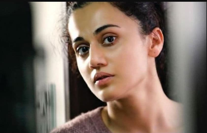 Shabaash Mithu: एक हाथ में बल्ला-दूसरे में हेलमेट थामे दिखीं तापसी पन्नू, Women’s Day पर नया पोस्टर जारी