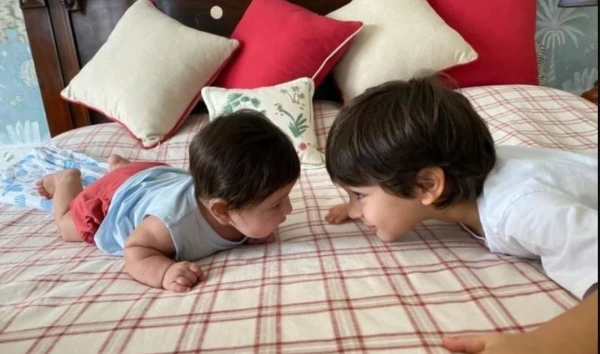 तैमूर अली खान भाई कियान कपूर के साथ समंदर किनारे मस्ती करते आये नजर, दोनों में दिखी शानदार बॉन्डिंग