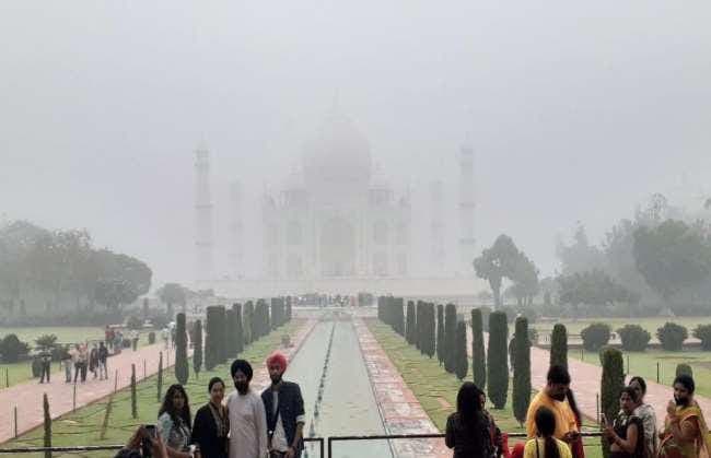 कड़ाके की ठंड में ताजमहल देखने का बना रहे हैं प्लान, तो इन बातों का रखें ध्यान, वरना रंग में पड़ जाएगा भंग