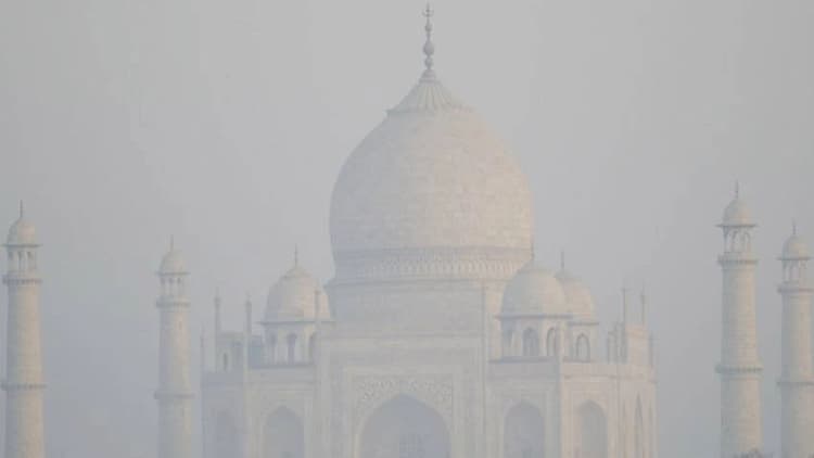 Agra News: आगरा में वायु प्रदूषण से सांस के रोगियों की संख्या बढ़ी, नाकाफी साबित हो रही प्रशासन की कवायद