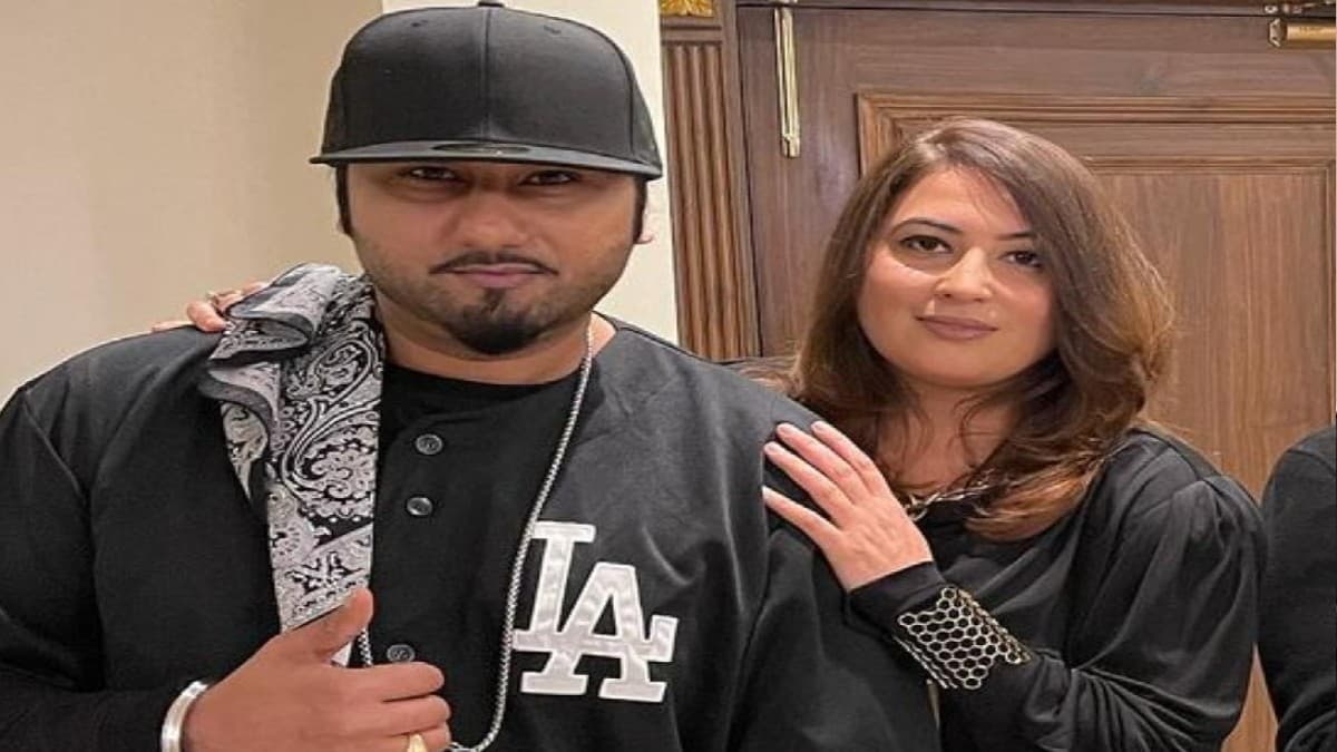 घंटों मान मनौव्वल के बाद भी नहीं मानी Honey Singh की बीवी, कोर्ट के सामने ही मांग दिए 20 करोड़