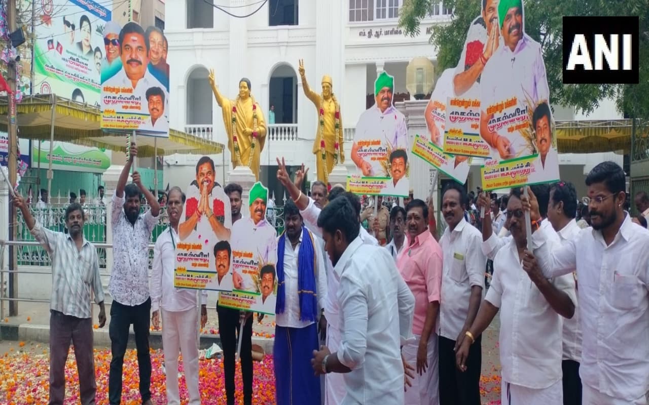 AIADMK महासचिव चुनाव पर रोक लगाने की याचिका हाई कोर्ट में खारिज, पलानीस्वामी समर्थकों ने जमकर मनाया जश्न