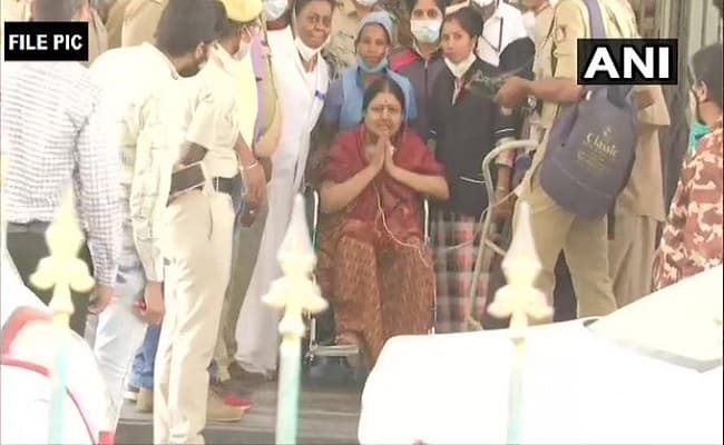 जयललिता की करीबी रही शशिकला की तबीयत बिगड़ी, बेंगलुरु के विक्टोरिया अस्पताल में कराया गया भर्ती, 27 जनवरी को होंगी रिहा