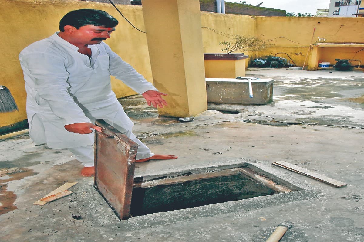 धनबाद के कुसुम विहार में जल संकट, पानी को तरस रहे लोग फिर भी निगम भेज रहा बिल