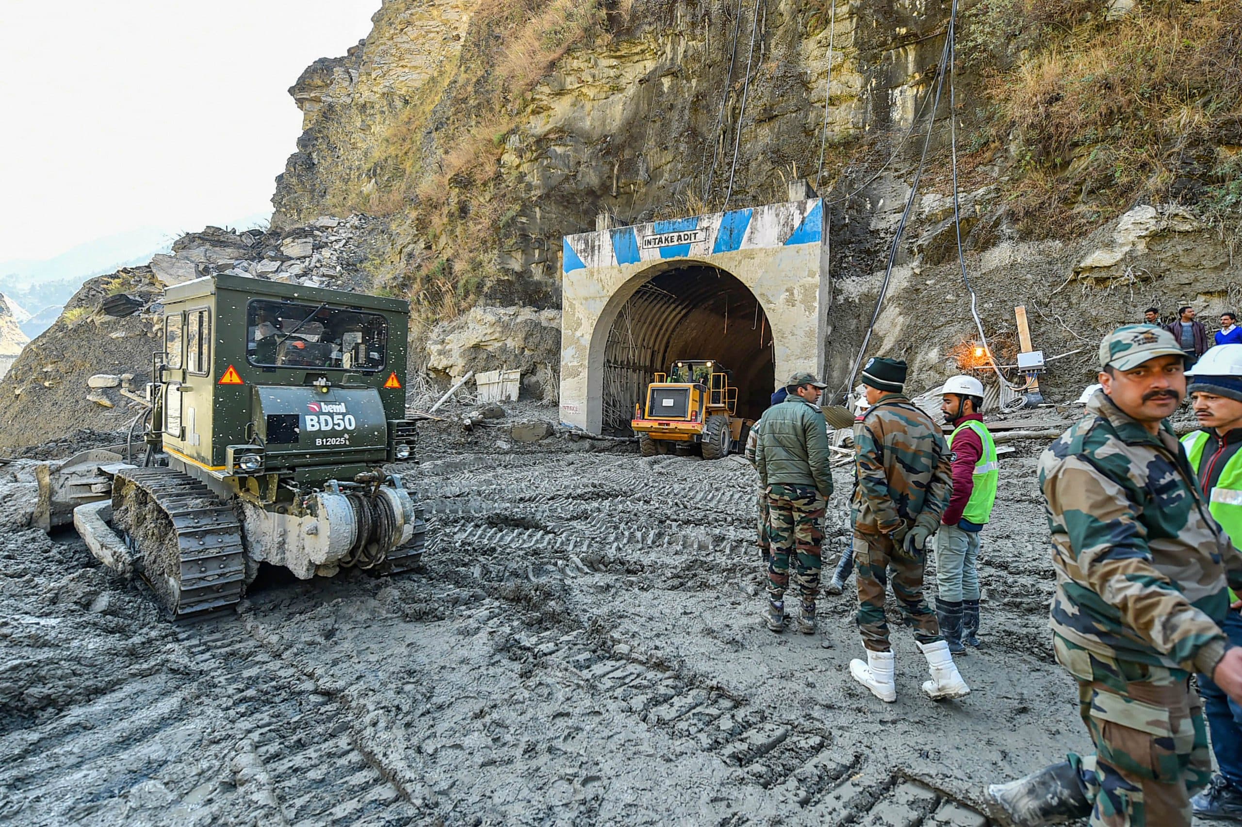 Uttarakhand news :  धौलीगंगा नदी का मलबा बाधित कर रहा है बचाव कार्य,13 गांवों के लोगों से संपर्क टूटा, विस्तार से जानें कैसी है स्थिति