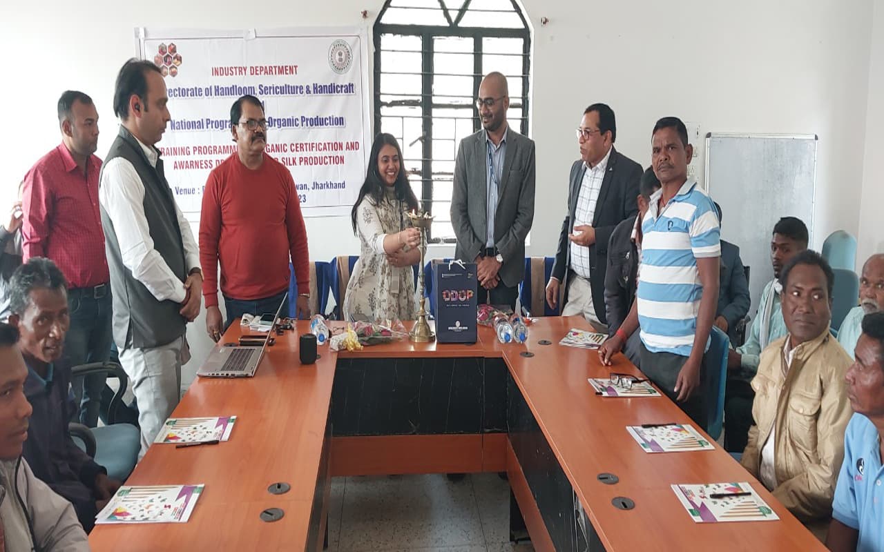 Jharkhand News: तसर की जैविक खेती से आत्मनिर्भर होंगे खरसावां के किसान, मिली ट्रेनिंग