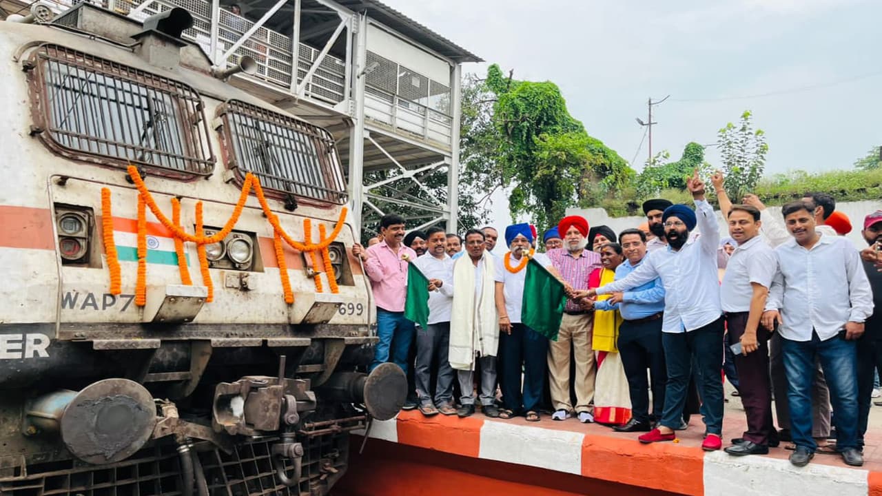 Indian Railways News: सवा दो साल बाद टाटा-जम्मू तवी एक्सप्रेस ने पकड़ी रफ्तार, यात्रियों में खुशी