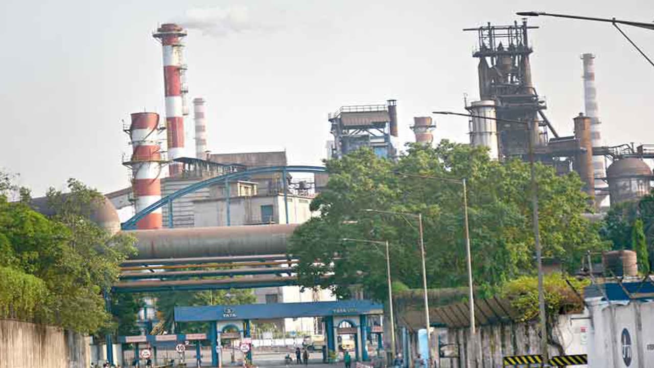 Jamshedpur News: टाटा स्टील में क्रेन से गिरकर कर्मचारी की मौत