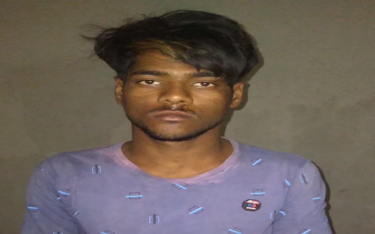 हथियार की नोंक पर दिनदहाड़े प्रज्ञा केंद्र संचालक से 70 हजार की लूट, ग्रामीणों ने एक को दबोचा, दूसरा हुआ फरार