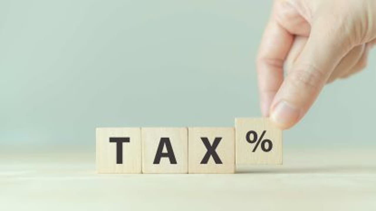 Budget 2023 : बजट से पहले जान लें टैक्स के मौजूदा स्लैब्स, क्या है नई और पुरानी व्यवस्था